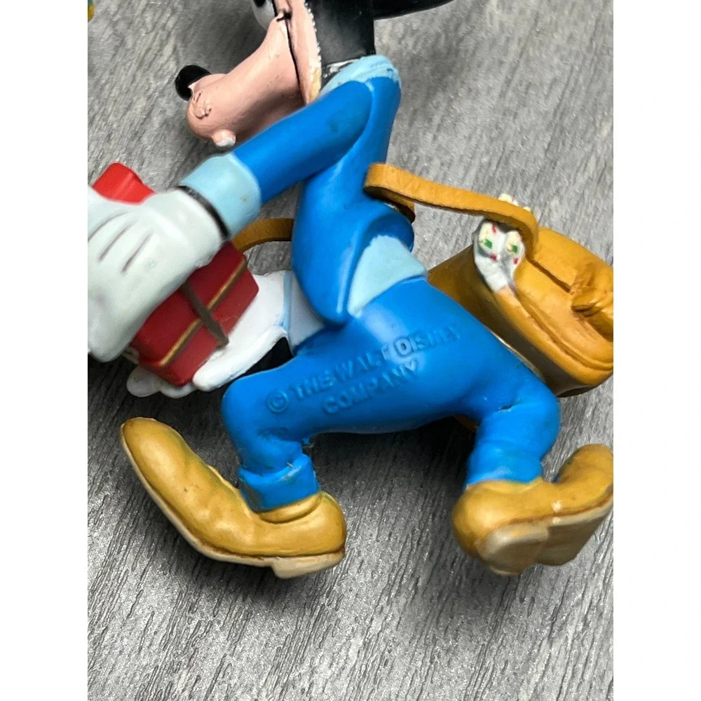 Enesco Disney Treasury Christmas Ornament Special Delivery Goofy Mickey 1992